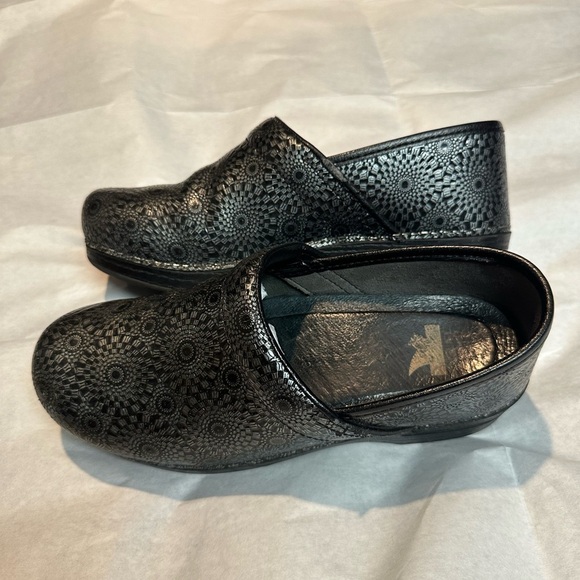Dansko Black Mules Comfortable Clogs - Picture 8 of 11